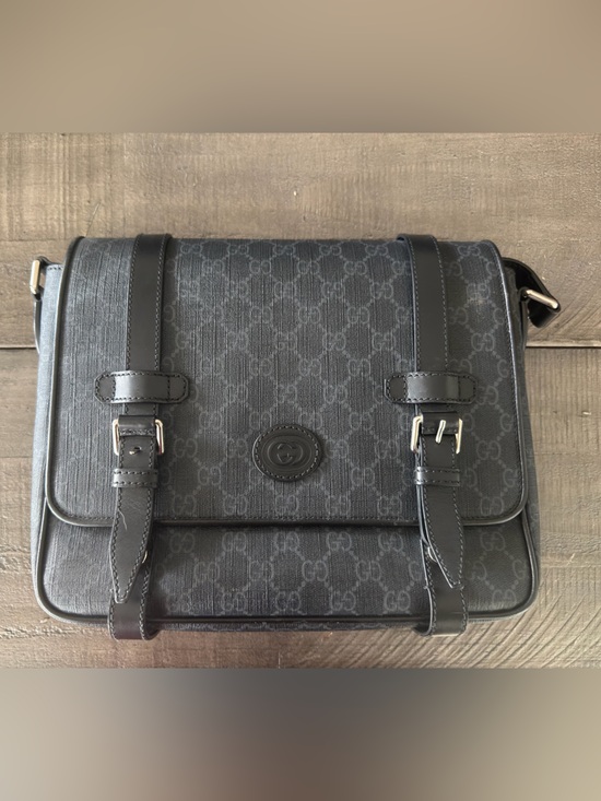 Gucci Men\'s Black GG Supreme Messenger Bag